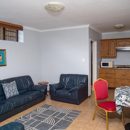 Great White Accommodation Kleinbaai エクステリア 写真