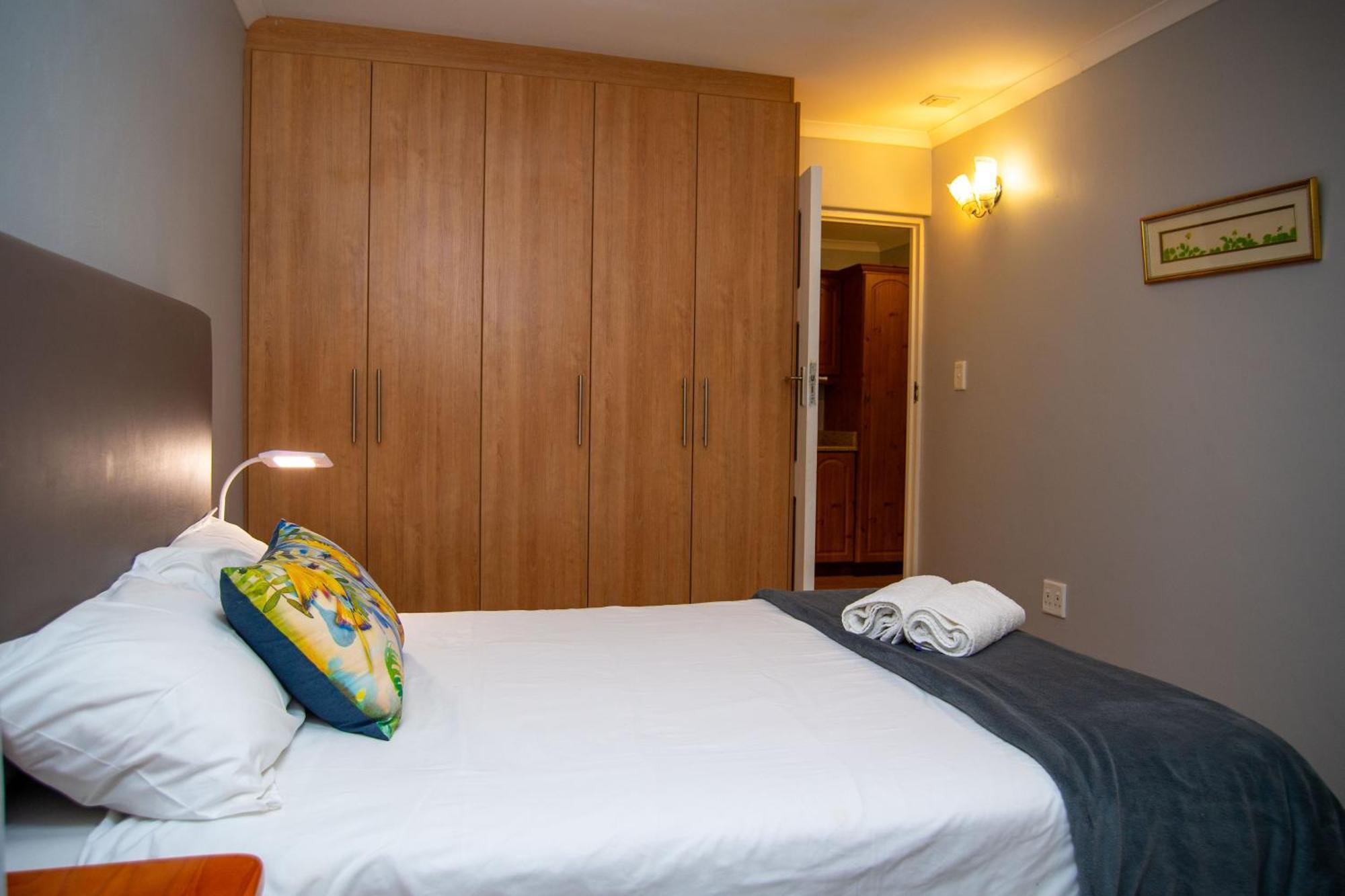 Great White Accommodation Kleinbaai エクステリア 写真