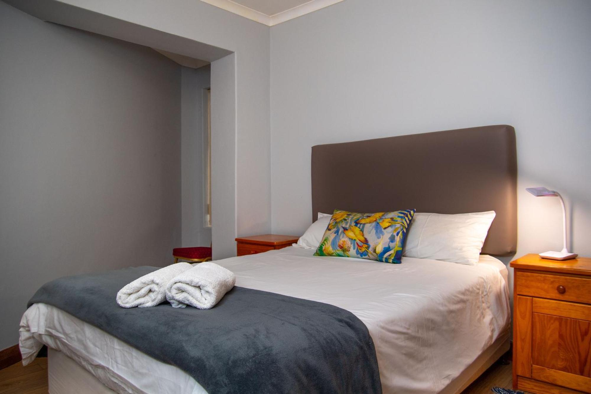 Great White Accommodation Kleinbaai エクステリア 写真