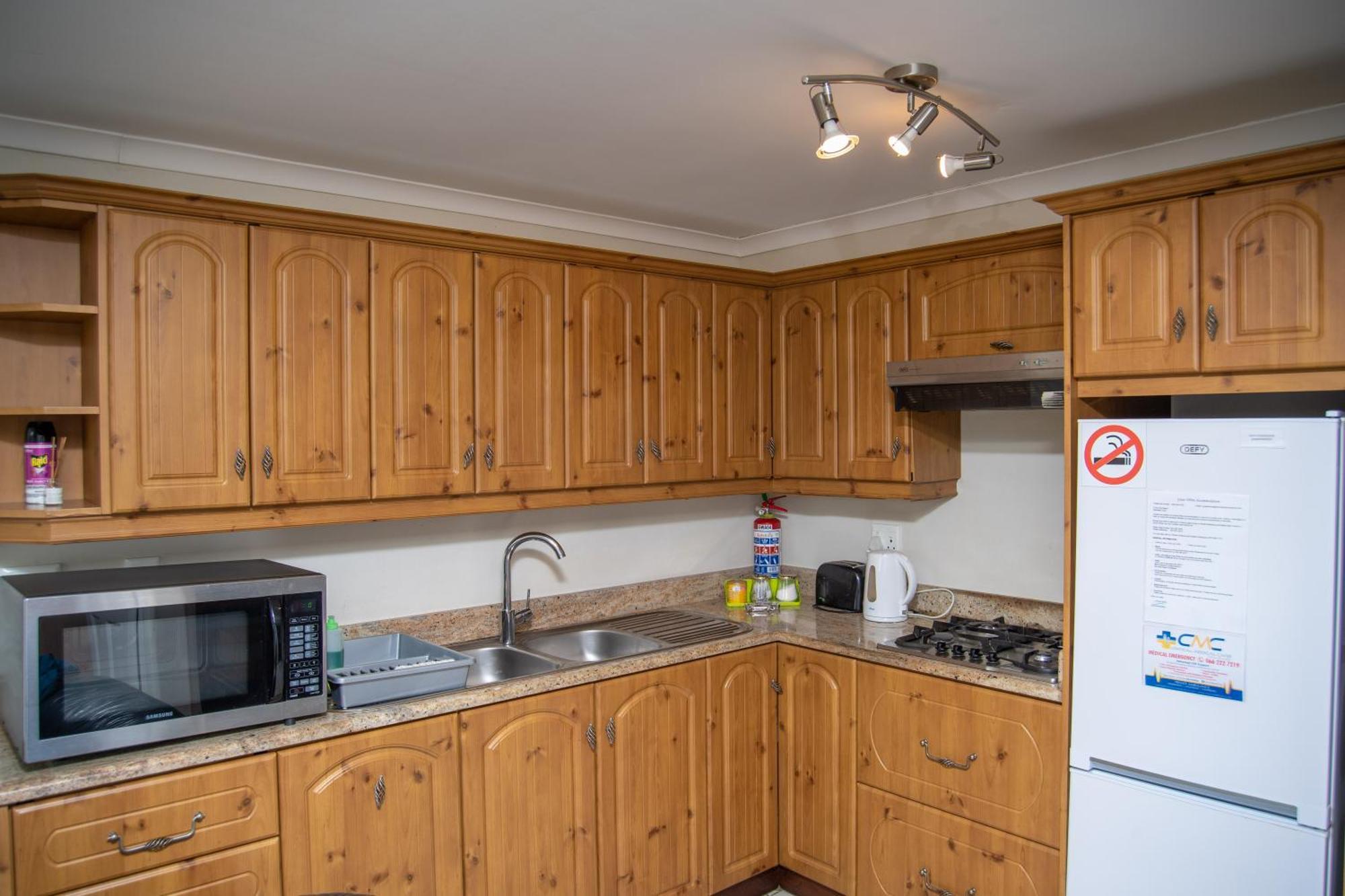 Great White Accommodation Kleinbaai エクステリア 写真