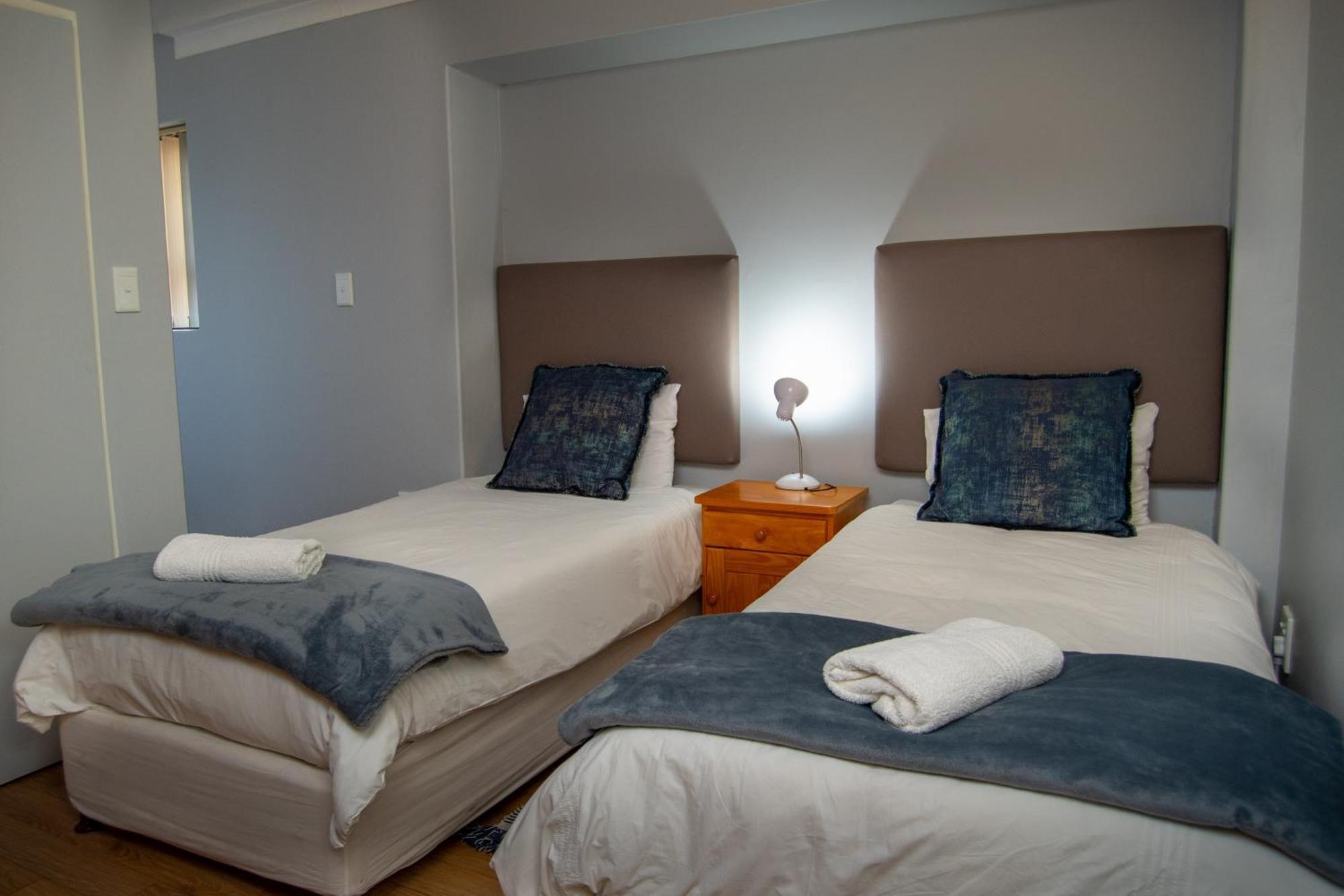 Great White Accommodation Kleinbaai エクステリア 写真