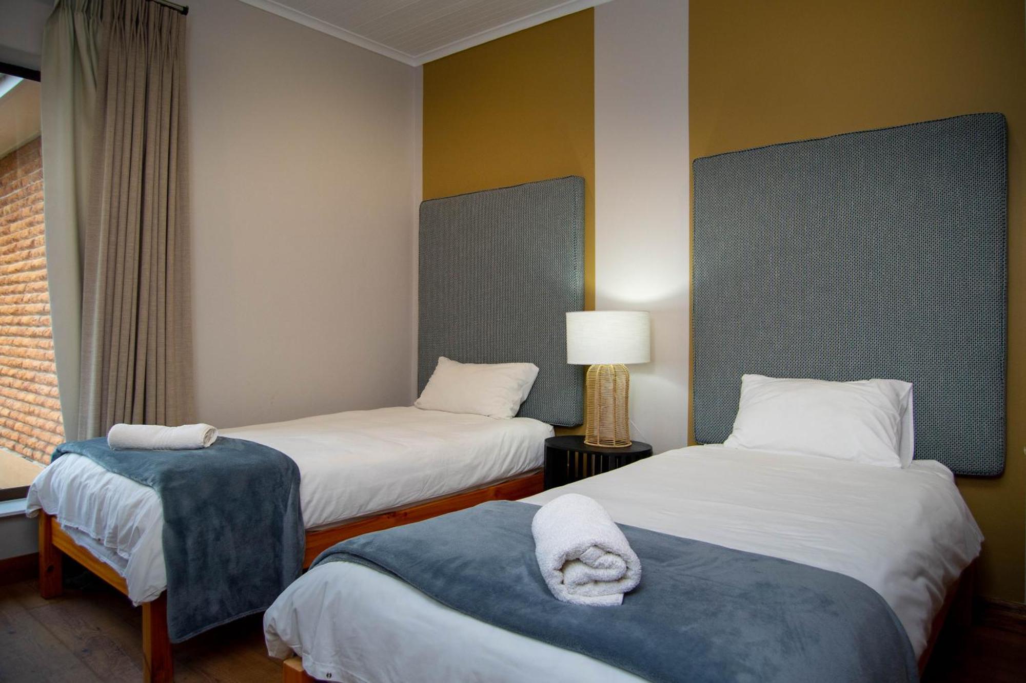 Great White Accommodation Kleinbaai エクステリア 写真